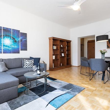 Bright And Spacious Attic Apartment Prag Exterior foto