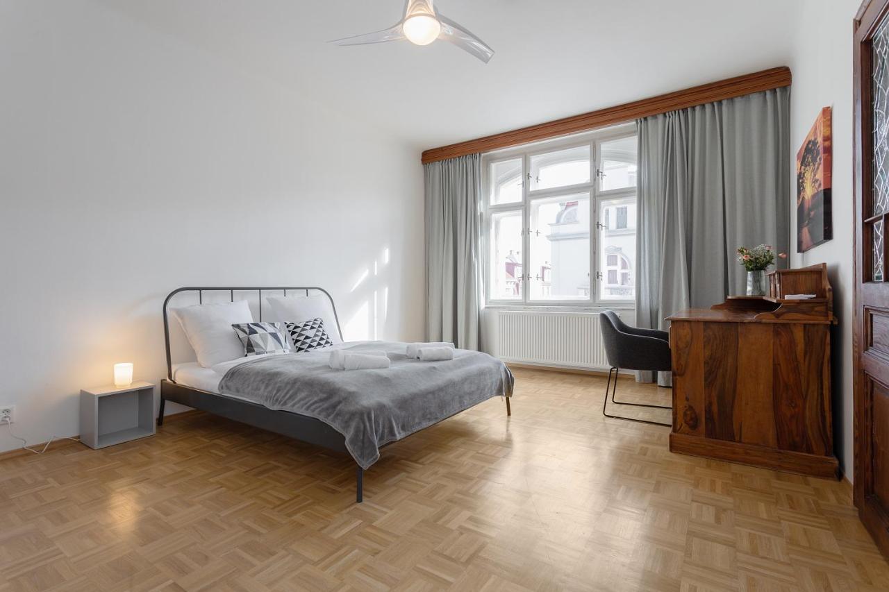 Bright And Spacious Attic Apartment Prag Exterior foto
