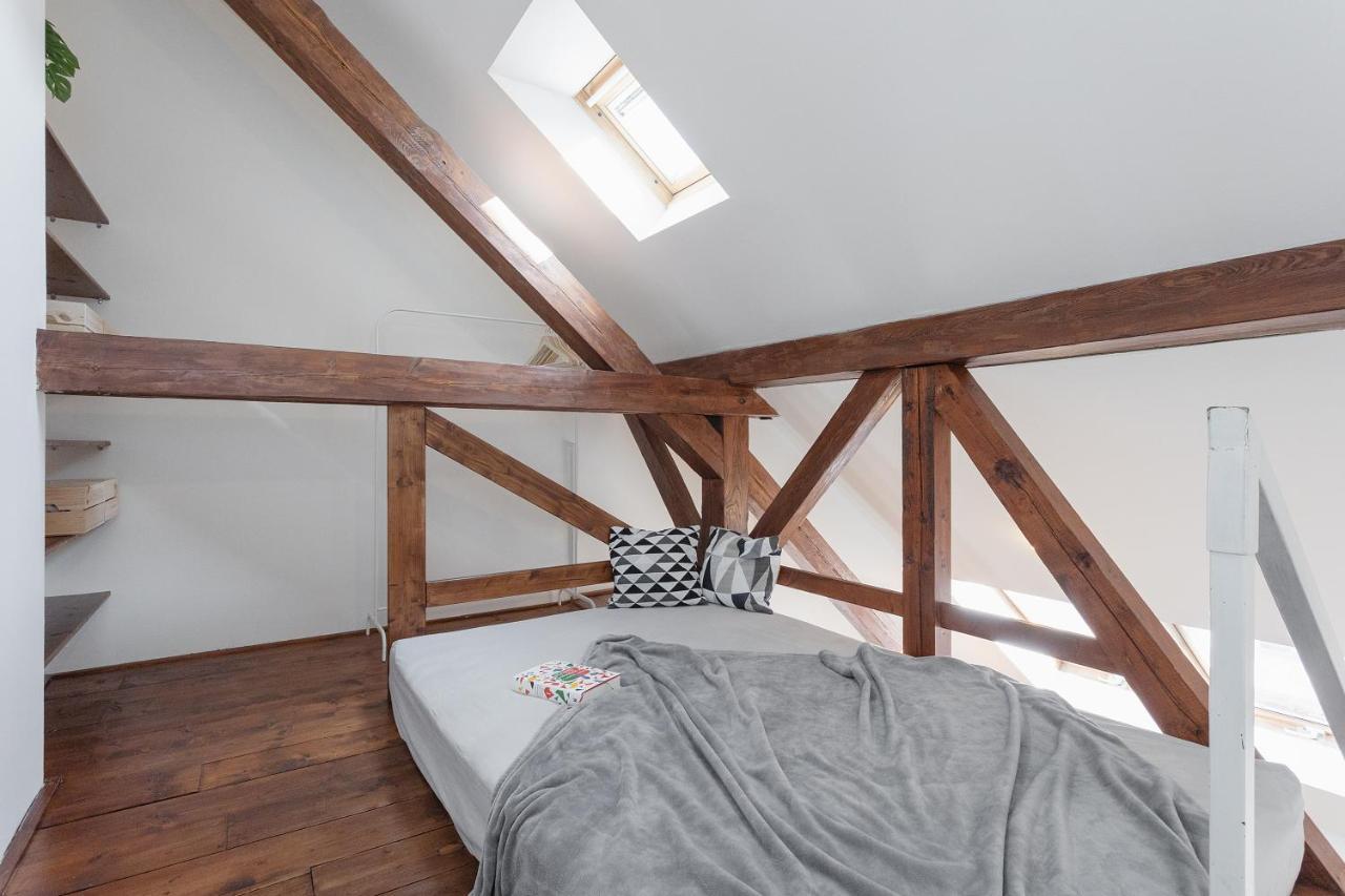 Bright And Spacious Attic Apartment Prag Exterior foto