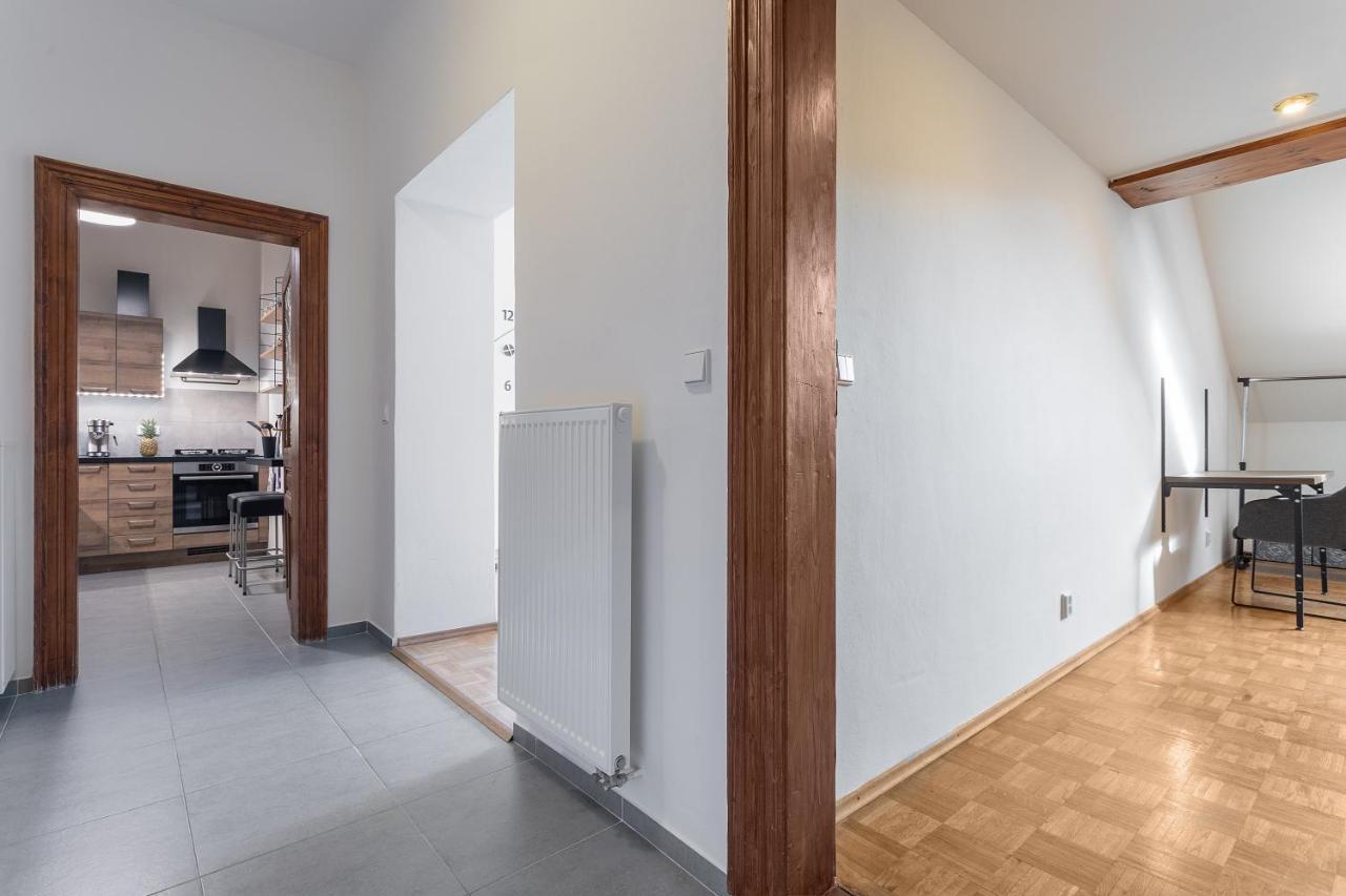 Bright And Spacious Attic Apartment Prag Exterior foto