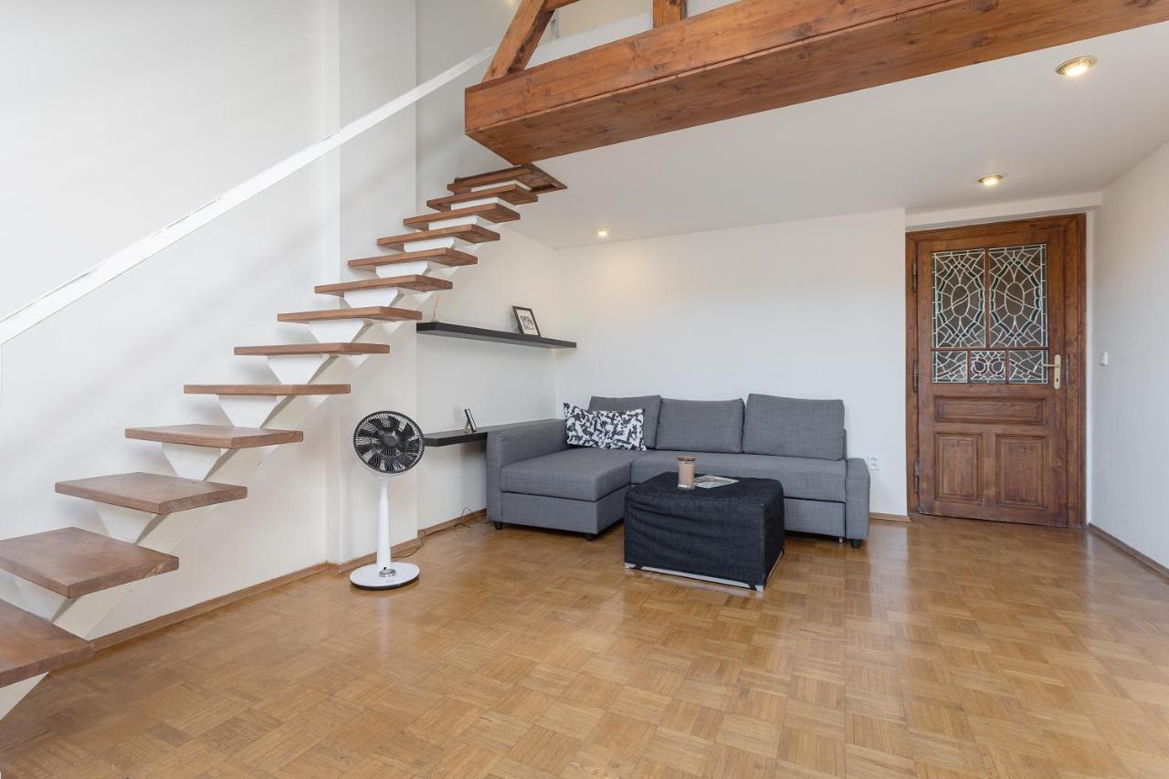 Bright And Spacious Attic Apartment Prag Exterior foto