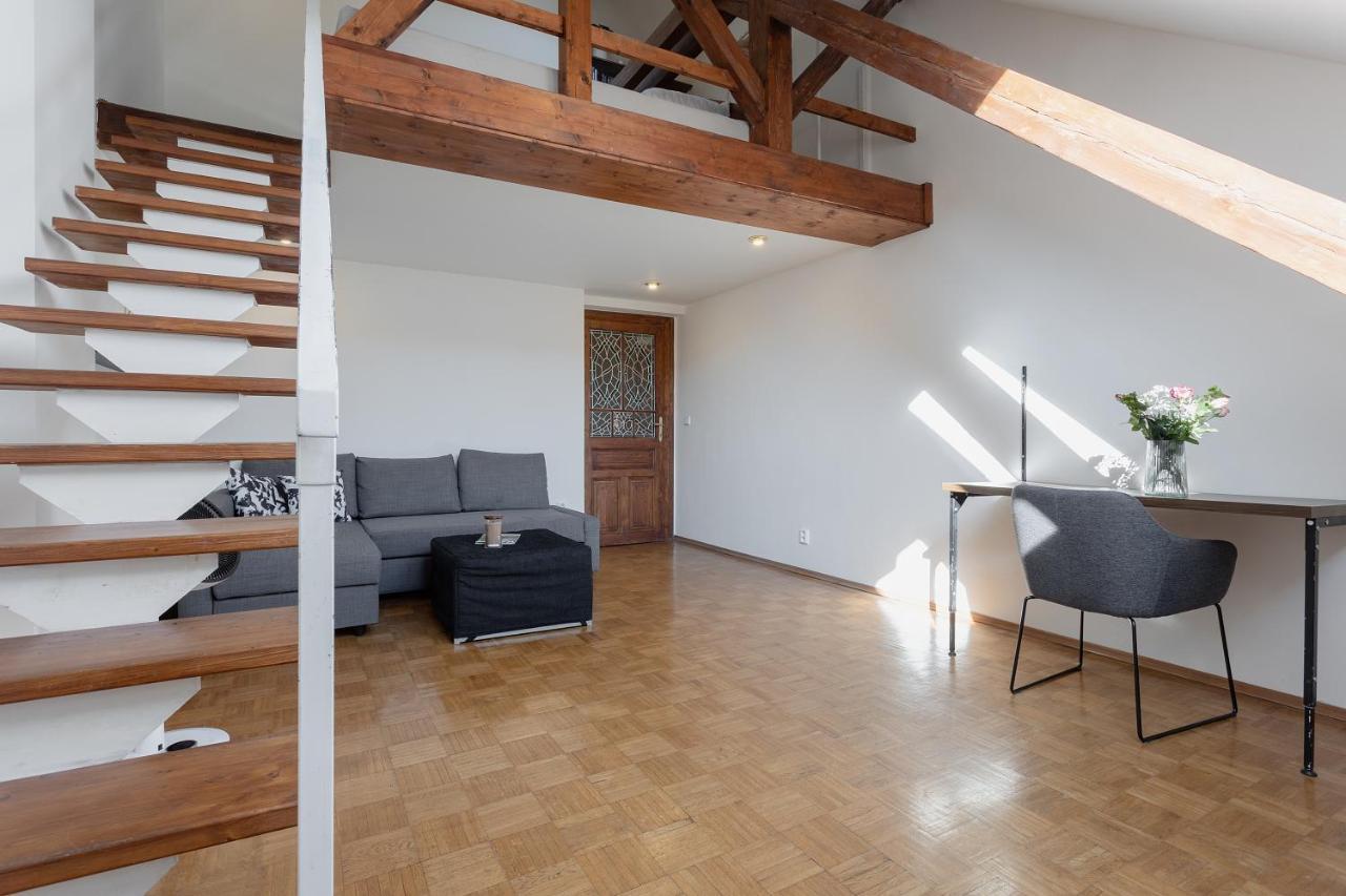 Bright And Spacious Attic Apartment Prag Exterior foto